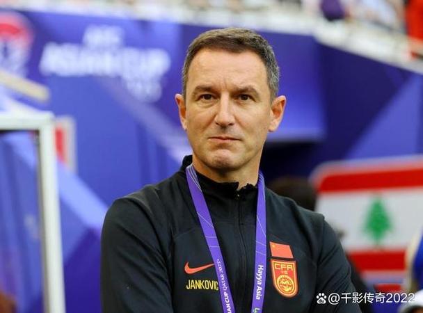 为何众多洋帅竞聘国足主帅？记者：薪水不低，扬科维奇都120万欧