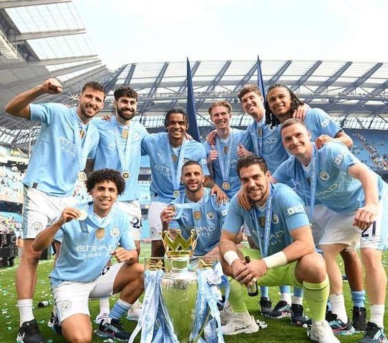 值得纪念！曼城10名青训小将入选比赛名单+8人登场，球队发文纪念