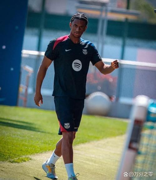 弗兰克：帕利尼亚在中后卫位置踢得非常好 萨尔缺席是预防措施