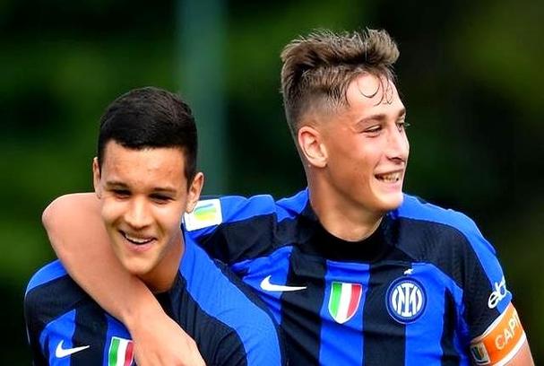 米体：F-埃斯波西托最近几周住在国米训练基地，专心训练提高自己