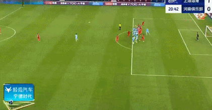 墨西哥联赛惊现超远距离进球，球员后场直接起脚吊射破门