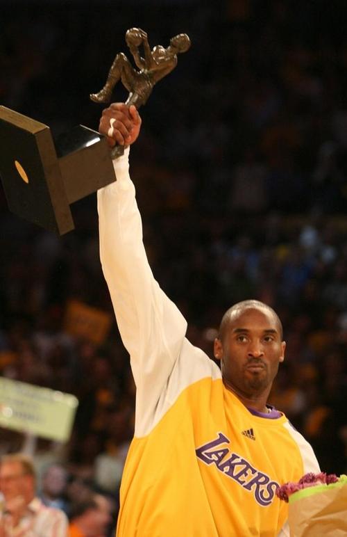 沃西：艾顿需要凶猛一些像个猎犬一样 科比若在身边就能帮到他