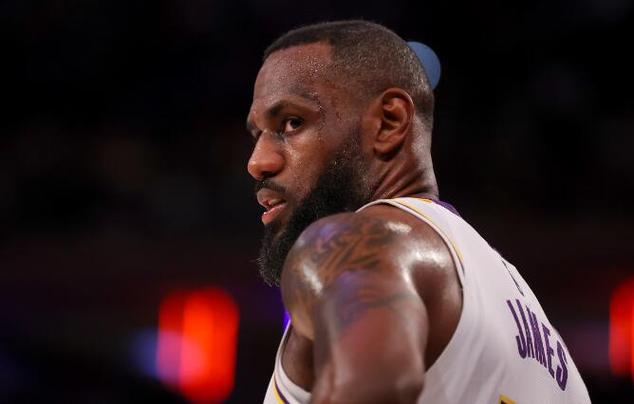 球员签低于市场价从场外补是规避工资帽 联盟没考虑小卡这种顶薪