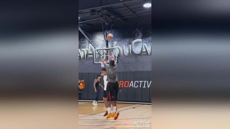 期待新赛季的表现！太阳官方晒杰伦-格林训练照