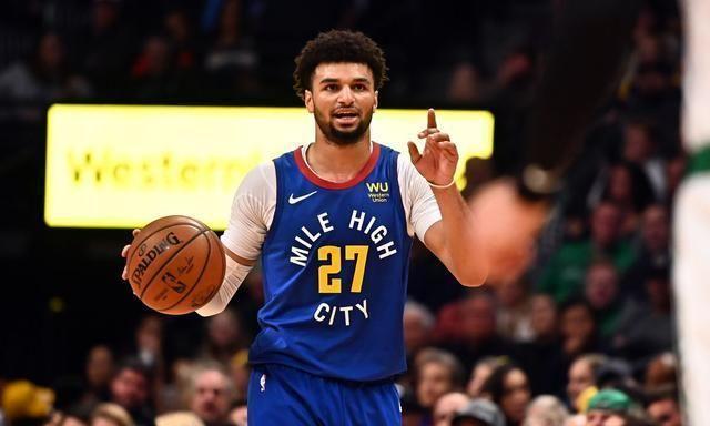 波特：我的肩伤本来要恢复3-4个月 季后赛我是在用一只胳膊打球