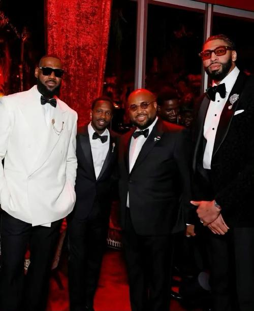 名嘴排现役前五三人组：詹姆斯/浓眉/里夫斯比布克/KD/比尔强