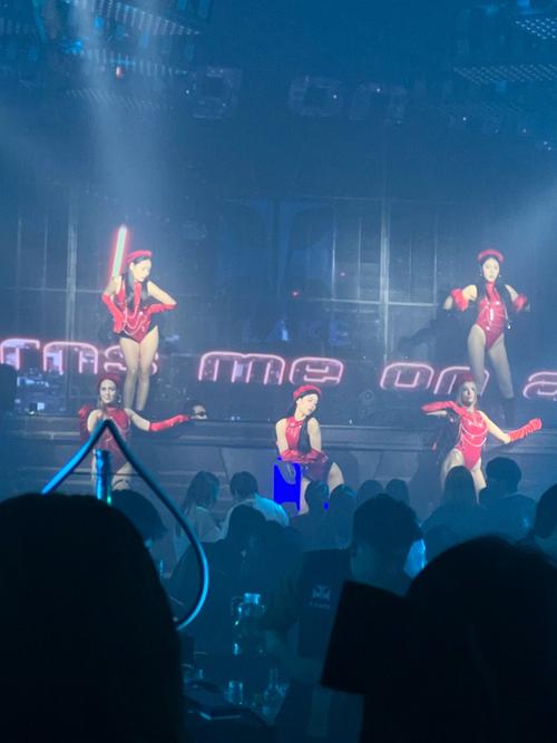 彻夜狂欢！掘金全队前往赌城拉斯维加斯酒吧蹦迪