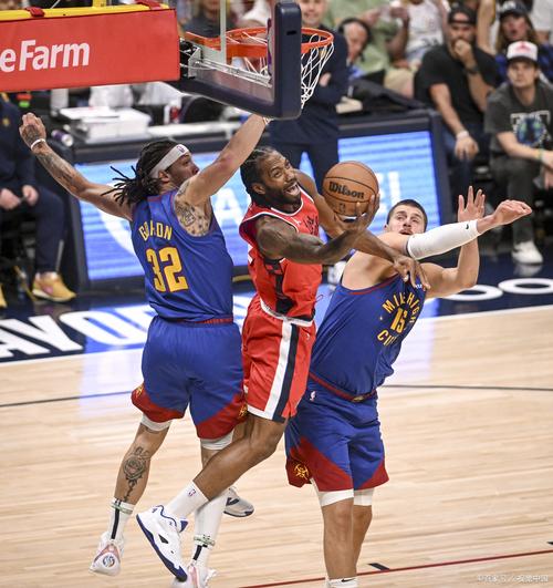 迈克尔-比斯利：凯文-乐福森林狼时期就是个猛兽 经常砍下30+20