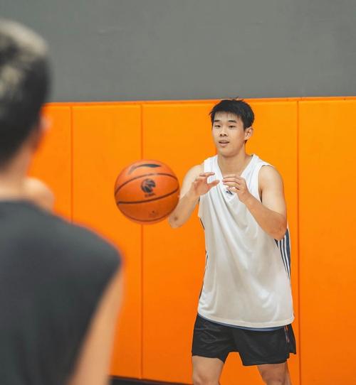 媒体人：以NCAA的办事效率 林葳或最晚要等到明年1月才有上场资格