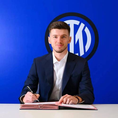 米体：齐沃原本想引进科内，但转会市场的走向让国米只能买迪乌夫