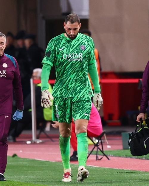 米体：博尼因脚踝受伤单独训练，目前不清楚他是否能参加下轮联赛