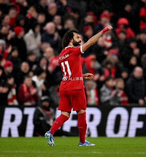 远程遥控+劲歌热舞！琼斯、赫拉芬贝赫、远藤航与小球迷亲切互动