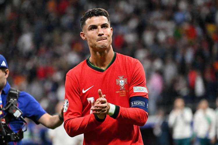 霍伊伦：米兰也想签我？我在那不勒斯很开心 我的偶像是C罗