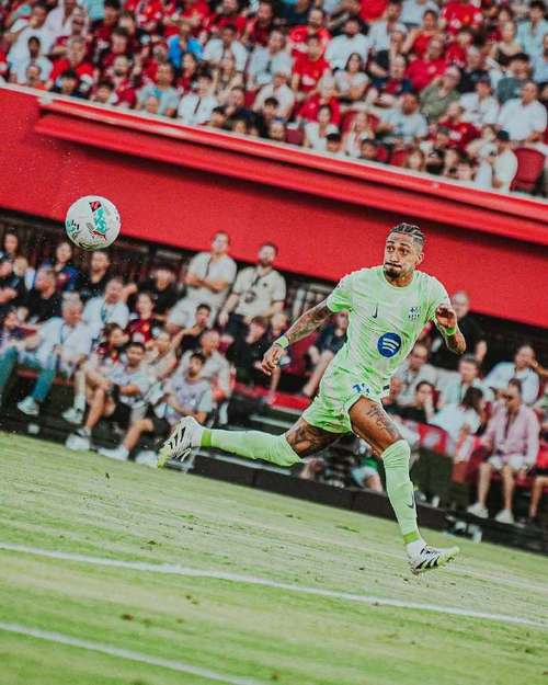 不堪重负！拉菲尼亚将因伤缺阵3周，此前参加新赛季以来每场比赛