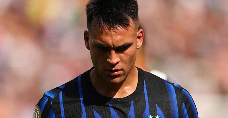 罗体：一名国米球迷看训练时喊着让劳塔罗周日进球，齐沃暴怒训斥