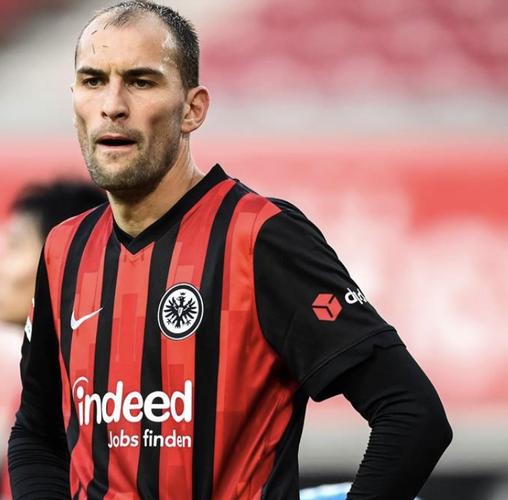 两年前遭心脏骤停！前荷兰国脚多斯特宣布退役，生涯540场进269球