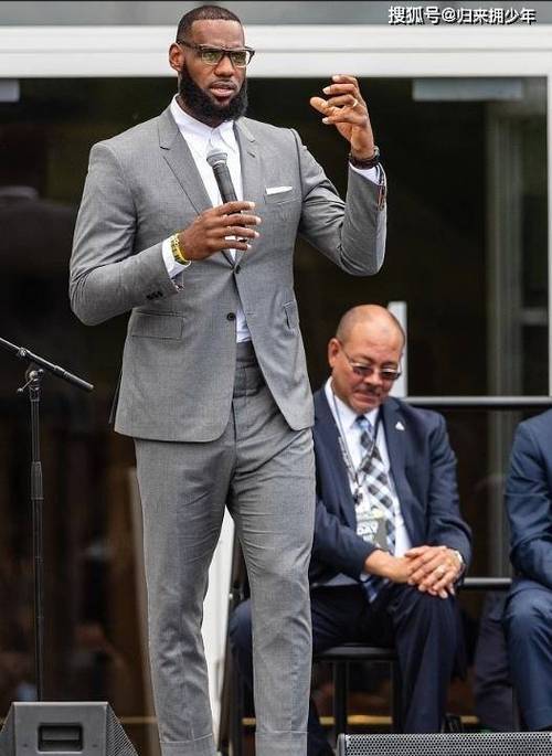 名记：詹姆斯正召集投资者欲推出新篮球联赛计划与NBA竞争