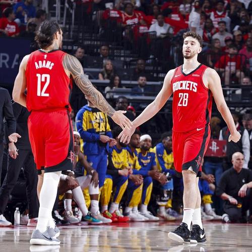 美记：阿门打控卫时火箭每百回合比对手多拿10.7分这方案可行