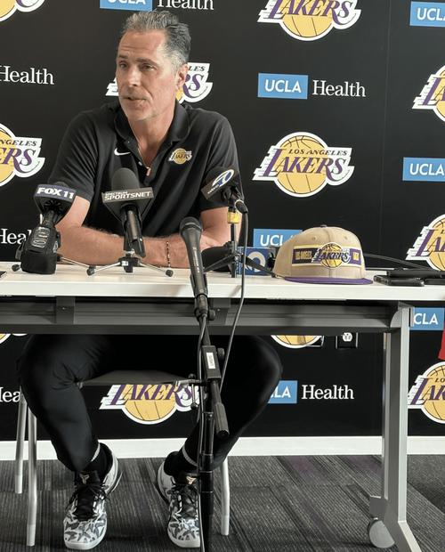 湖人一签一裁：签2米01落选秀后卫泰维安琼斯裁掉坎伯兰