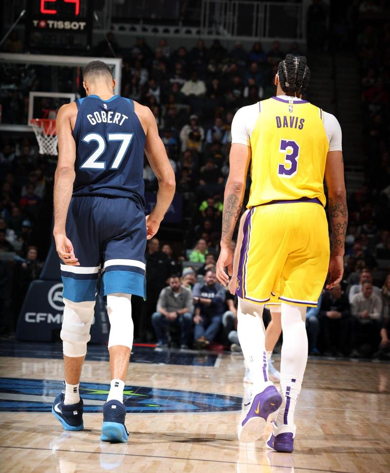 湖人续约雷迪克，明确战术方向！詹姆斯未来仍存变数