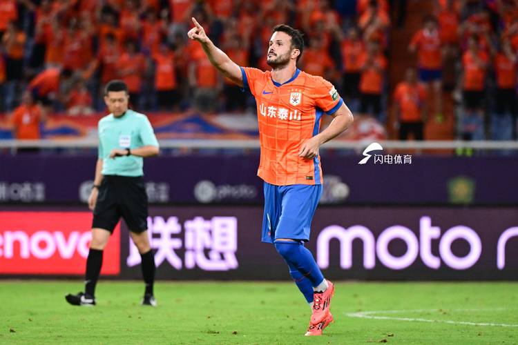 中超最新射手榜：卡扎22球第一，法比奥、莱昂纳多分列二三