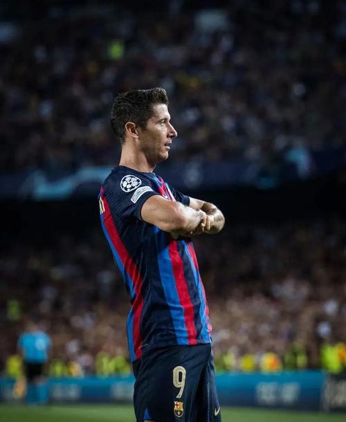 宝刀不老！153场105球，莱万跻身巴萨历史射手榜前20