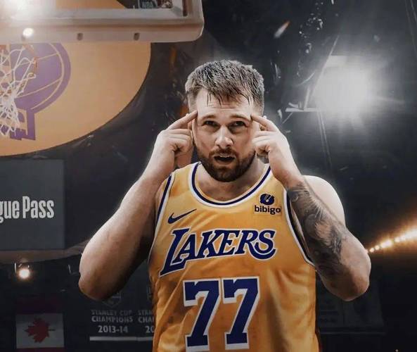 国家队队友：东契奇渴望胜利会把每件事做到极致 我们尽全力帮他