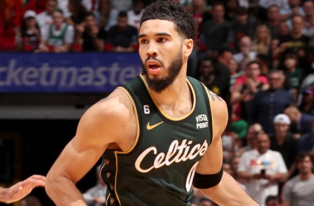 怀特:马祖拉反复提醒我要承担领导力角色 我们会共同扛起责任