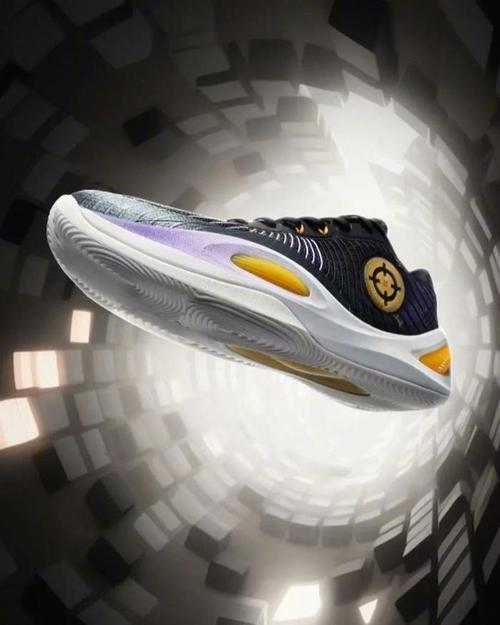 第三代签名鞋来了！里夫斯媒体日上脚个人第三代签名鞋AR 3！