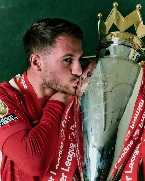 利物浦发布欧冠海报：萨拉赫、范迪克、麦卡利斯特出镜