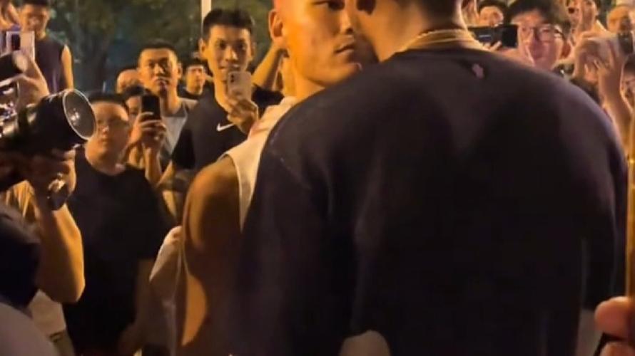 🤯骨折了？恶鼠被威姆斯一拳打到面门！鼻梁已经出现严重歪斜！