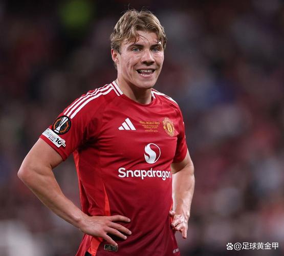 是真的开心😆霍伊伦和欧冠最佳奖杯自拍，笑容灿烂简直爆表