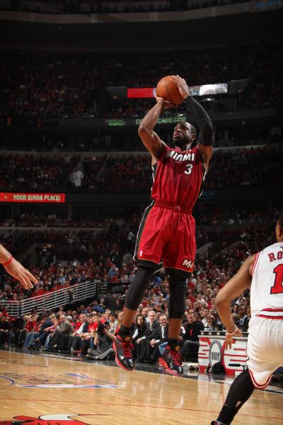 谁有意啊？韦德晒打球视频：好久没投篮了 仍感觉不错！