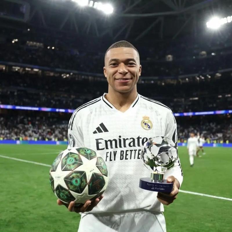 上演帽子戏法，官方：姆巴佩当选本轮欧冠最佳球员