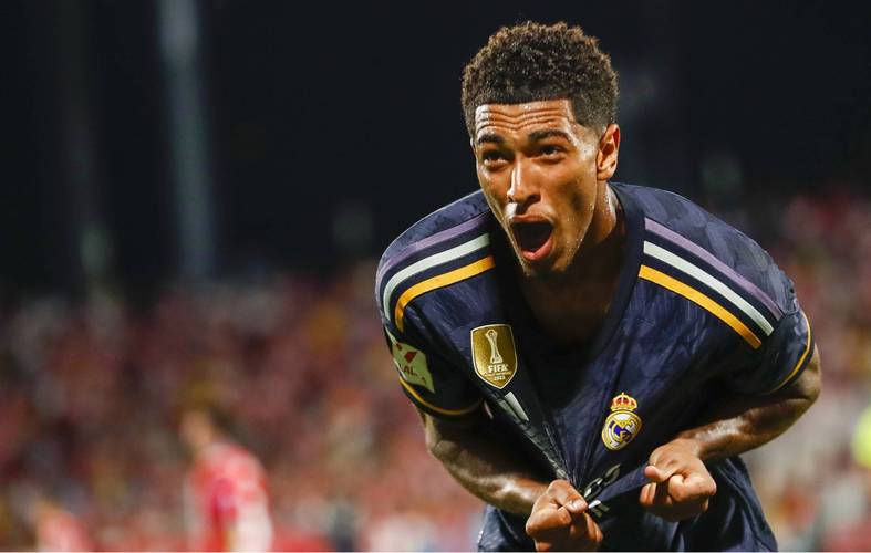 贝林厄姆当选英格兰24/25赛季最佳男足球员，皇马官推送上祝贺