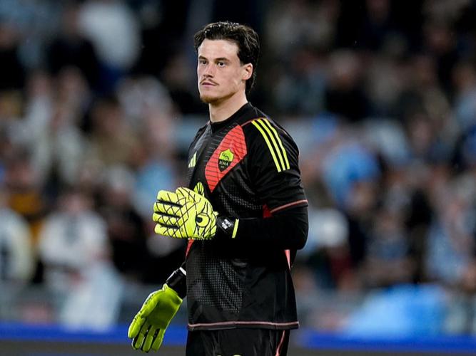 4场2次零封丢2球!罗马官方:门将斯维拉尔当选9月最佳球员