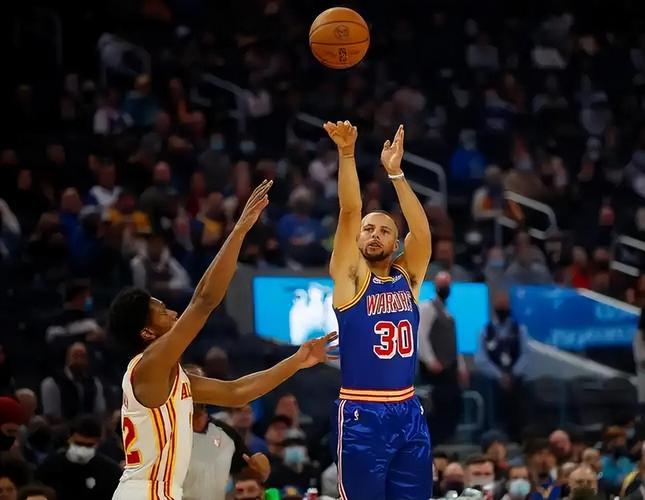 科尔:新规则会帮助到库里 之前大家都拼命打他的手臂