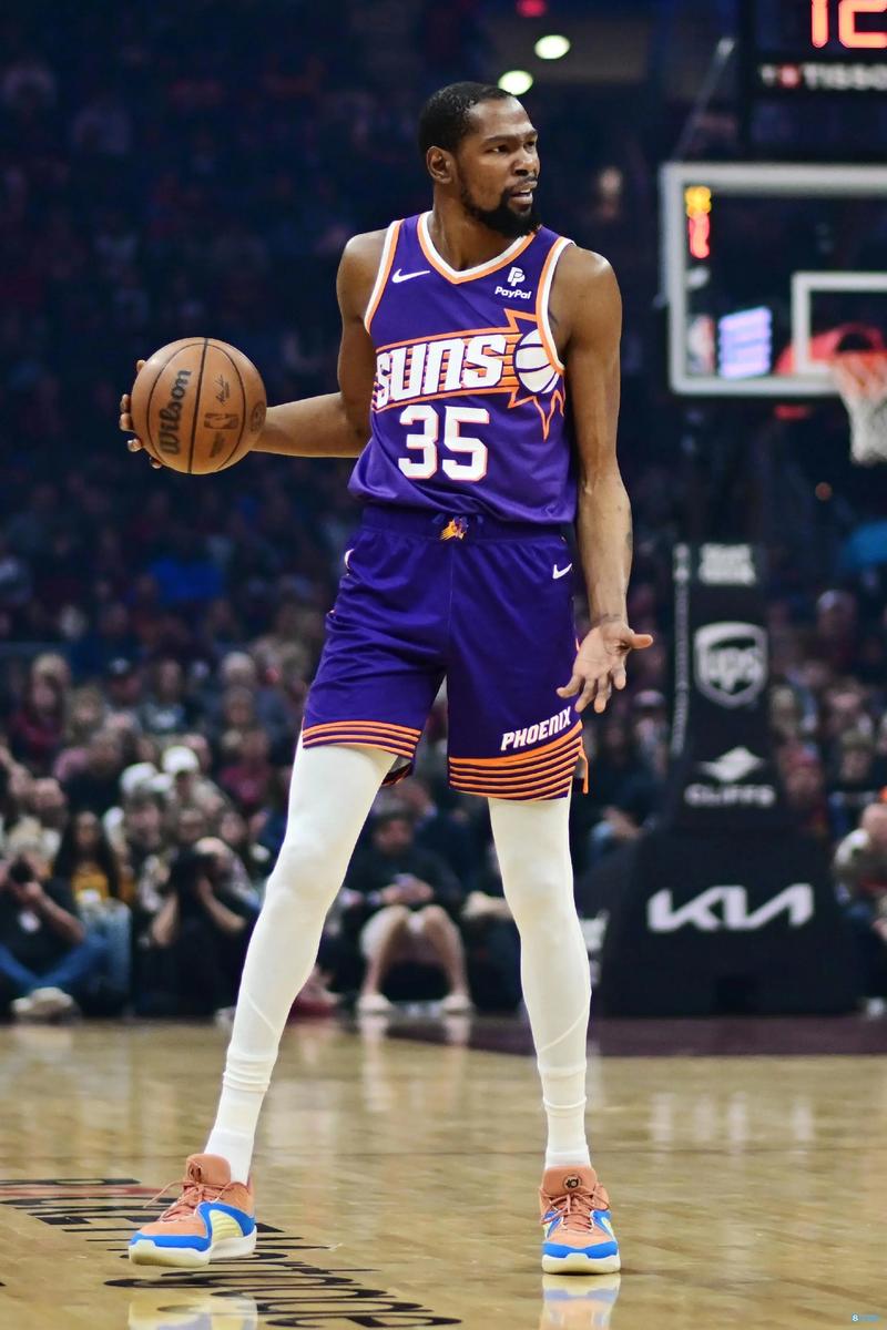 帕金斯：杜兰特与优秀控卫搭档时表现更好 在太阳时就没这种帮手