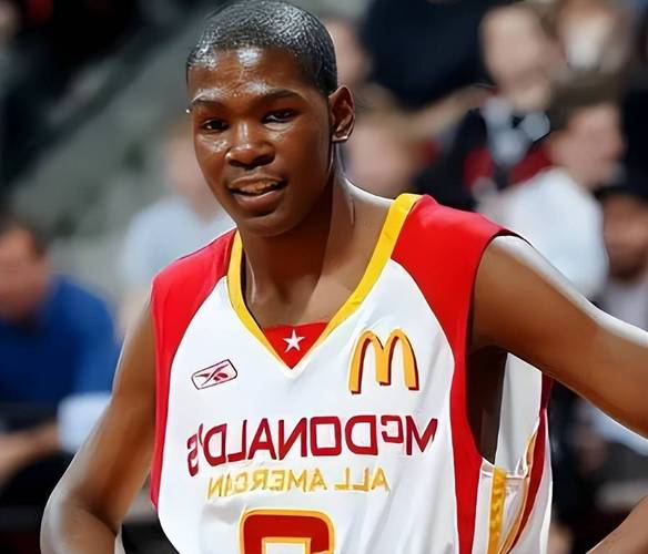 杜兰特:这支火箭的凝聚力突出 队友间的沟通十分坦诚