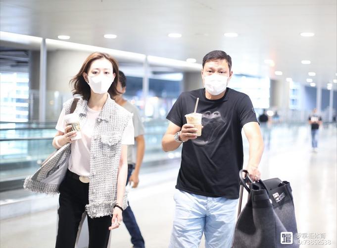 球迷不满谢文能：昨天你踢的太垃圾了，转型干网红去吧