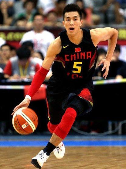 郭艾伦晒运球视频：有人跟我赌一顿饭说一个礼拜能练成这套动作