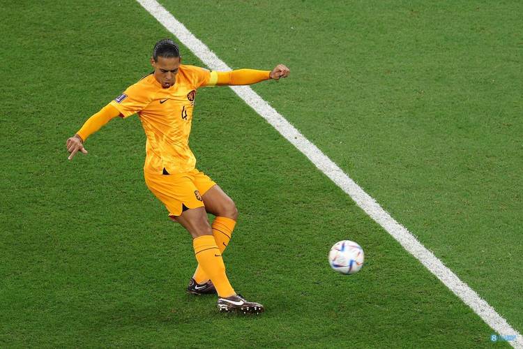 范巴斯滕批评西甲海外赛：这是完全荒谬的，欧足联必须结束这一切