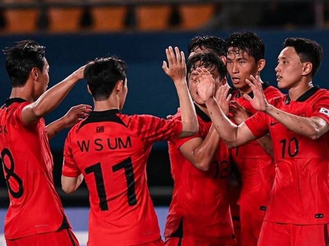 阿曼主帅质疑卡塔尔承办世预赛:日本或科威特没有可用的球场吗?