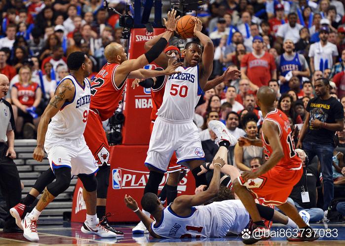 二人转！亚库乔尼斯面对面抢断 快攻助攻凯沙-约翰逊扣篮