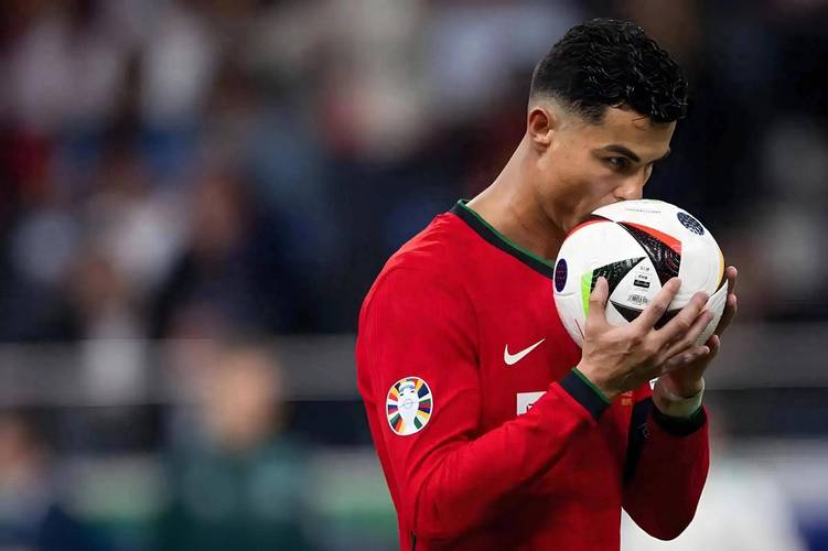 葡萄牙主帅:C罗的特别在于对胜利的渴望,他总能让自己发挥作用