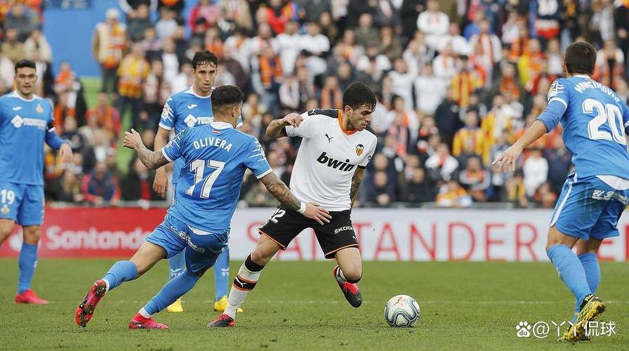 瓦伦西亚致敬阿尔巴：3年110场比赛，他在这里完成西甲首秀
