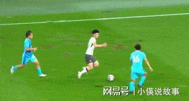 佛得角打丢绝杀单刀！包抄空门的球员怒捶草皮，替补进场准备庆祝