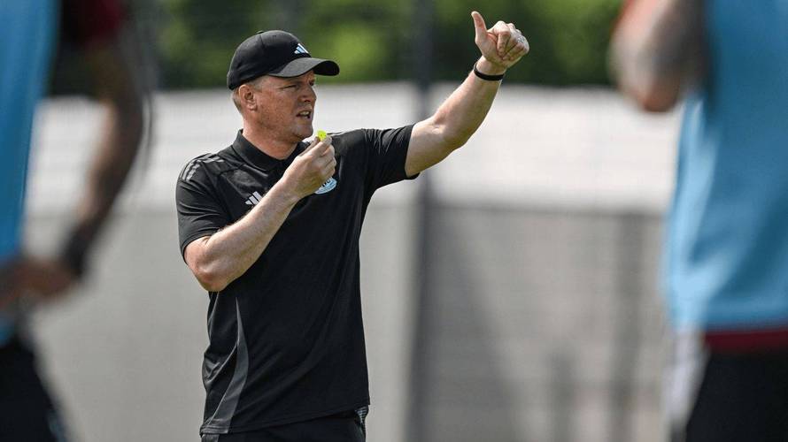 忙里偷闲！红军主帅斯洛特带着妻子儿女，去迪拜度过短暂假期