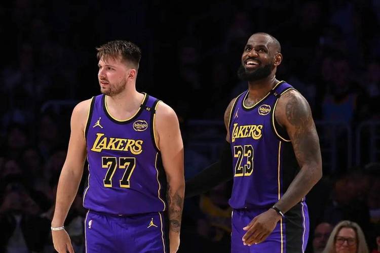 湖记：关于詹姆斯退役的问题 东契奇和里夫斯还没有问过其本人