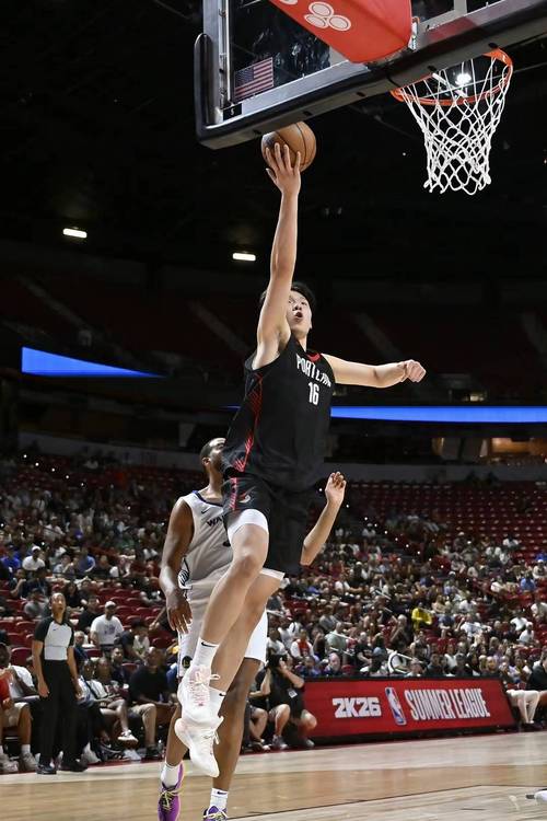 比卢普斯：杨瀚森很全面防守端站位更好 篮下保护非常出色